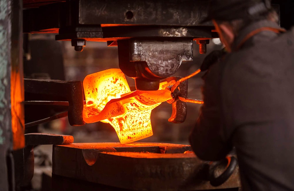 Closed die forging